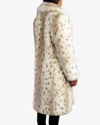 yellowstone beth dutton white fur coat back